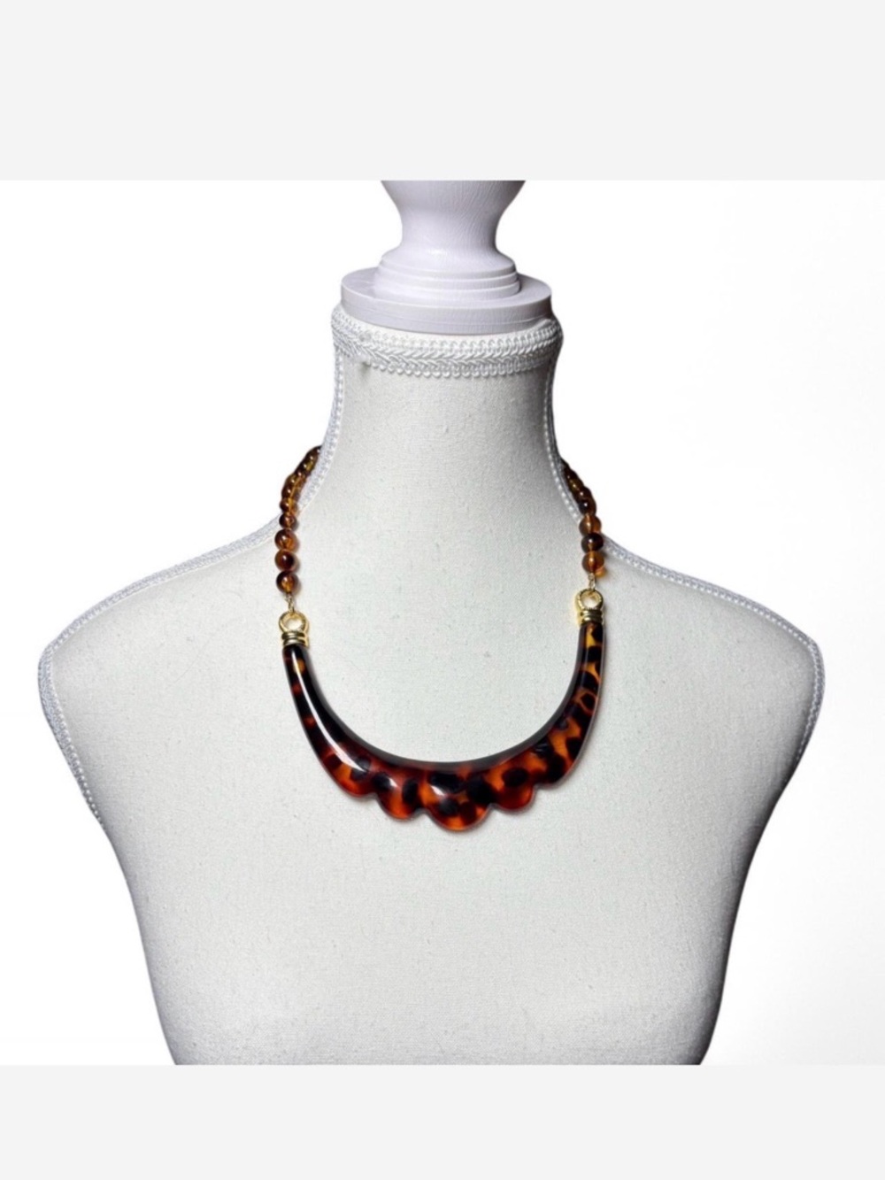 Tortoiseshell Resin Scalloped Bib Necklace - Women Jewelry
